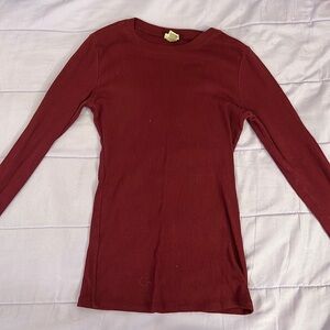 maroon long sleeves shirt